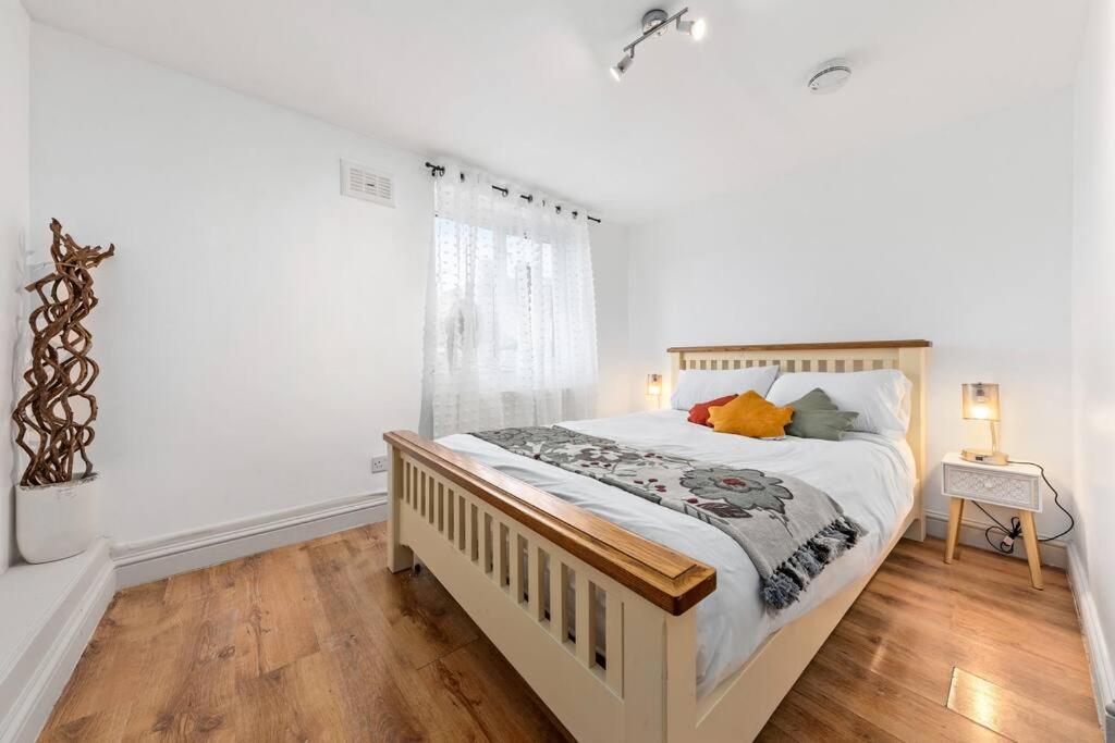 Appartamento 1Br Modern Flat On Edgware Rd Ed3 Londra Esterno foto