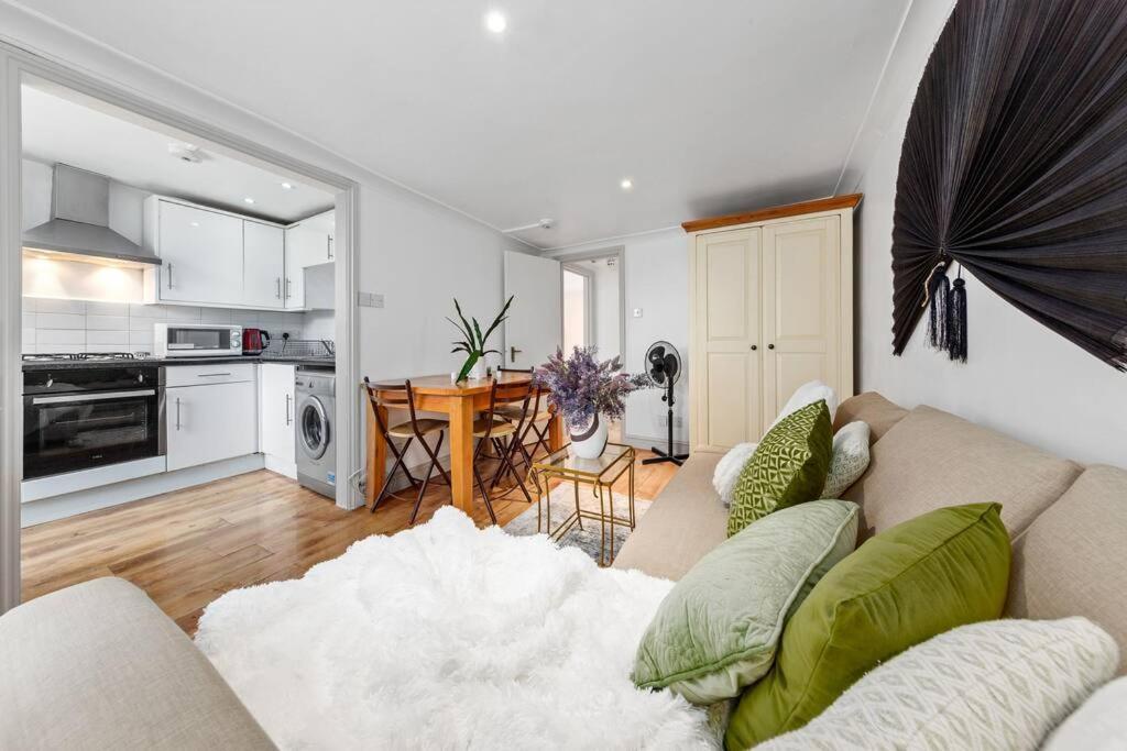 Appartamento 1Br Modern Flat On Edgware Rd Ed3 Londra Esterno foto