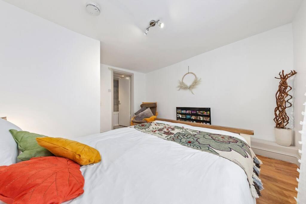 Appartamento 1Br Modern Flat On Edgware Rd Ed3 Londra Esterno foto
