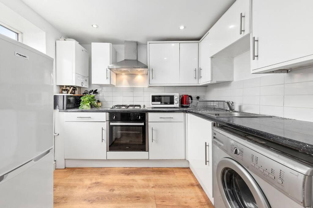 Appartamento 1Br Modern Flat On Edgware Rd Ed3 Londra Esterno foto