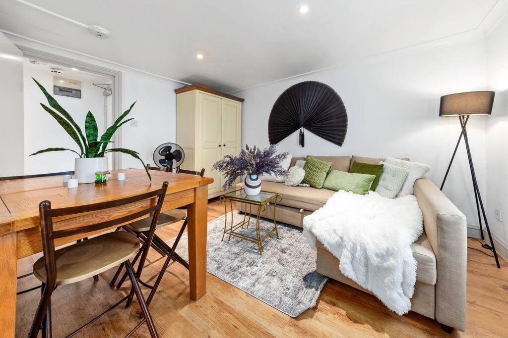 Appartamento 1Br Modern Flat On Edgware Rd Ed3 Londra Esterno foto
